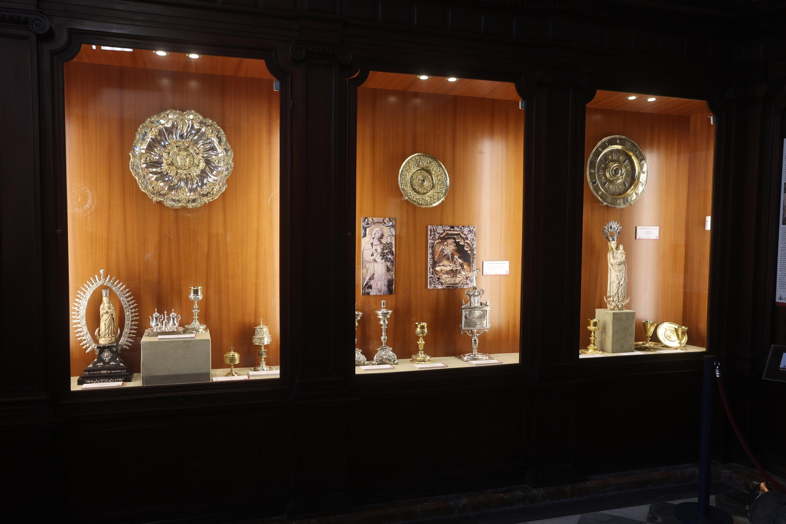 EXPOSICION  PLATA Y OTRAS DADIVAS INDIANAS EN LA CATEDRAL DE SEVILLA