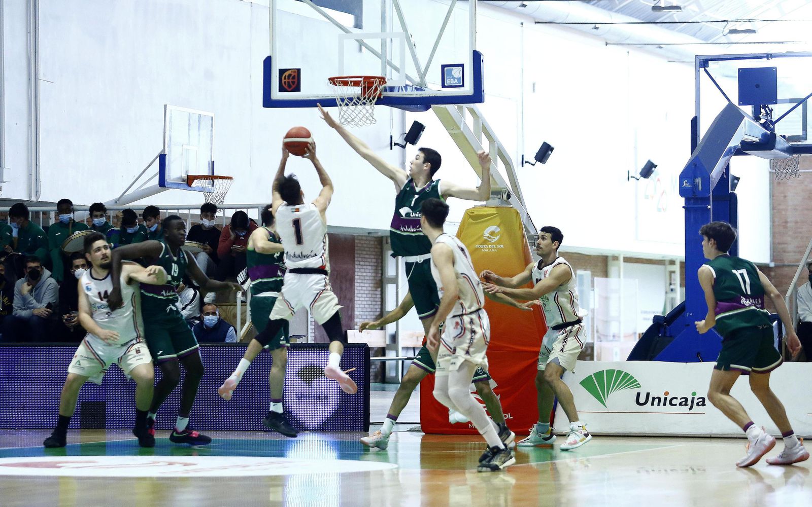 Álvaro Folgueiras y Mario Saint-Supéry, en un partido con el EBA en Los Guindos.