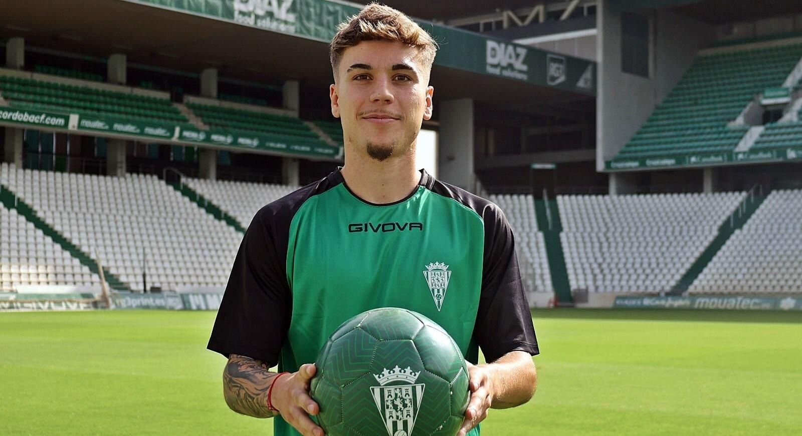 Mario Peregrina, en su primer día como futbolista del Córdoba CF.