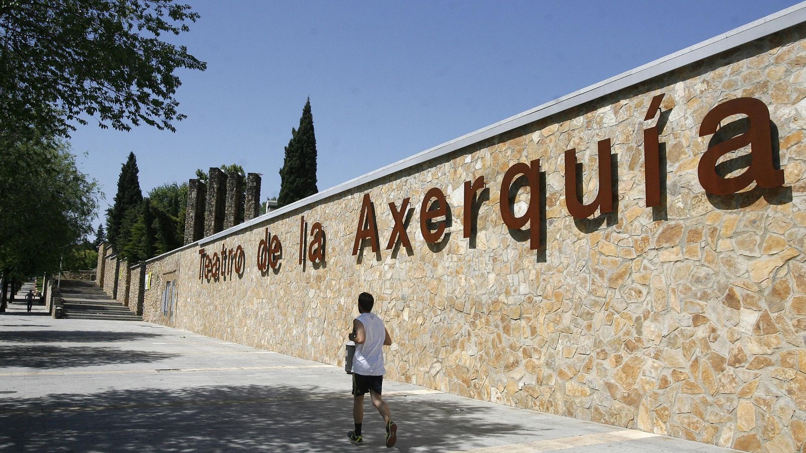 Entrada al Teatro de la Axerquía por su zona alta.