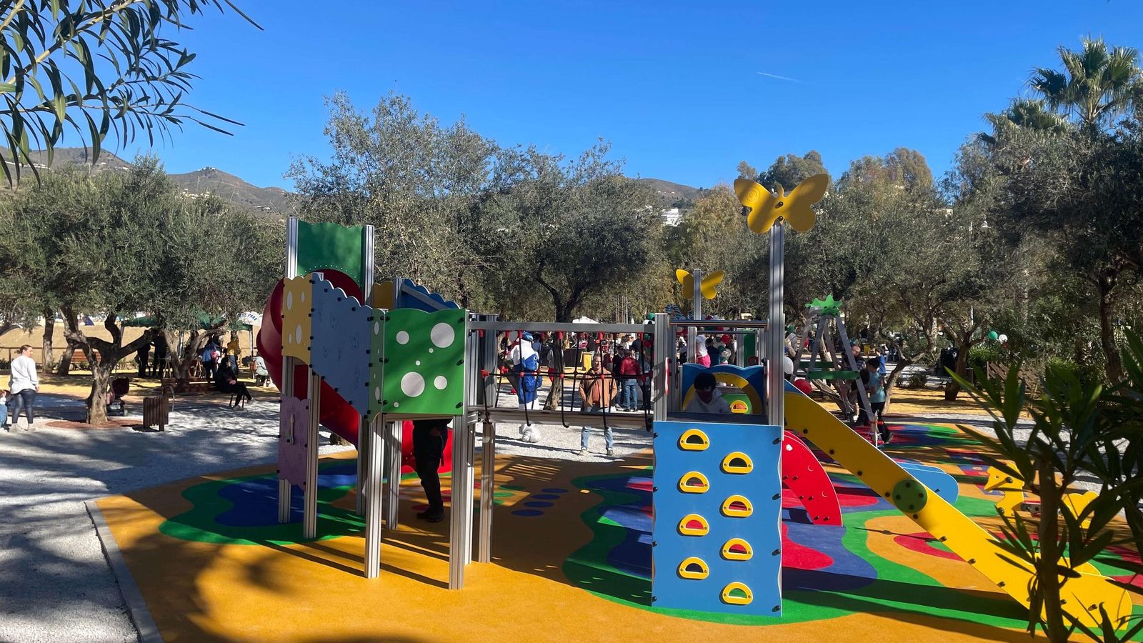 Una de las nuevas zonas del parque infantil