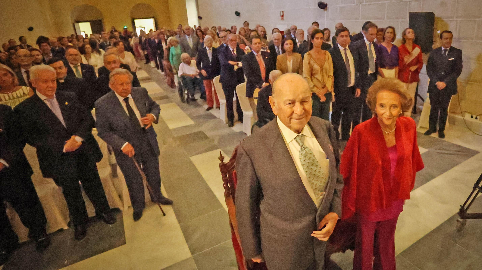 La entrega del título de Hijo Predilecto a Álvaro Domecq se realizó en Los Claustros de Santo Domingo.