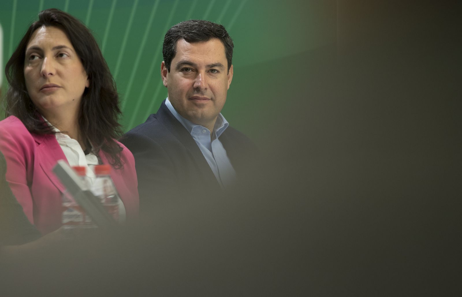 La secretaria general del PP-A, Dolores López, junto al presidente del PP andaluz, Juanma Moreno.