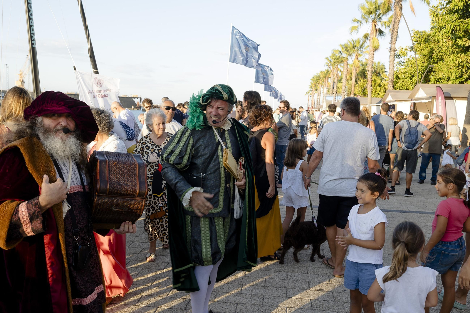Imágenes de la apertura del Race Village de la Globe 40 en Cádiz