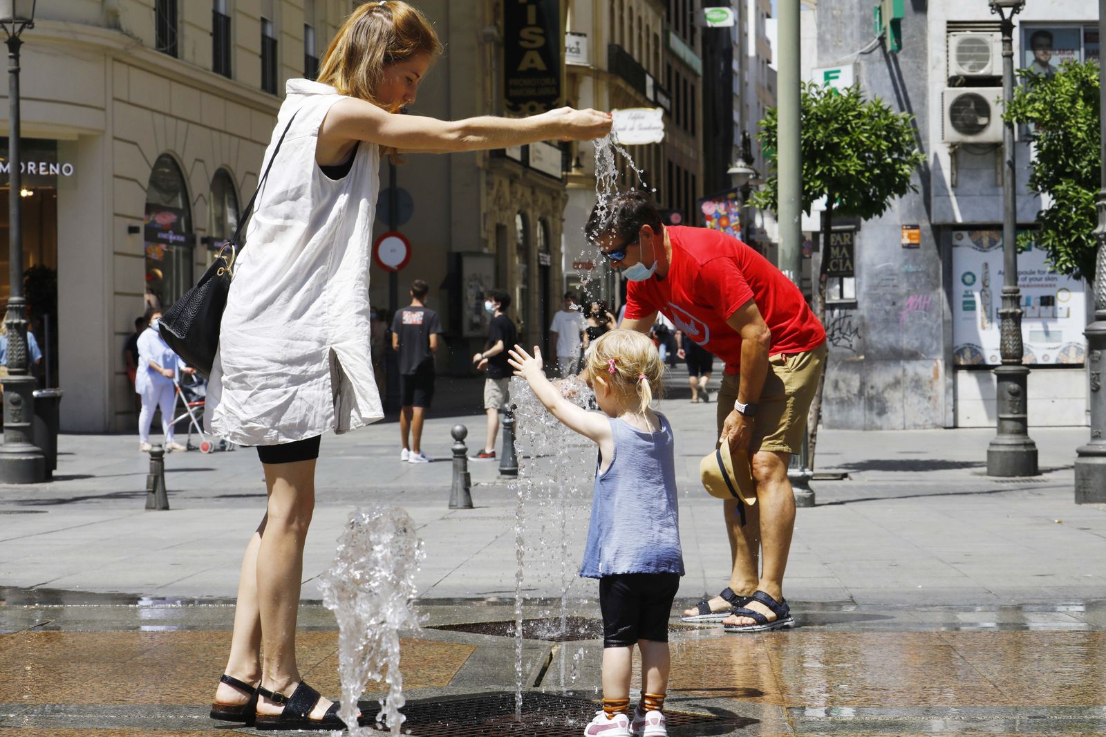 Un sábado en Córdoba en alerta naranja por calor, en imágenes