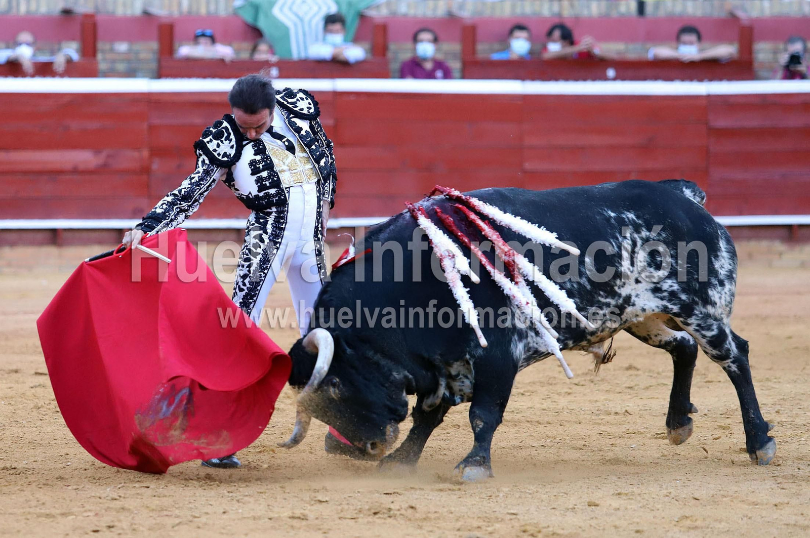 Las imágenes más destacadas de la corrida de toros del 3 de agosto en la plaza de toros de Huelva "La Merced"