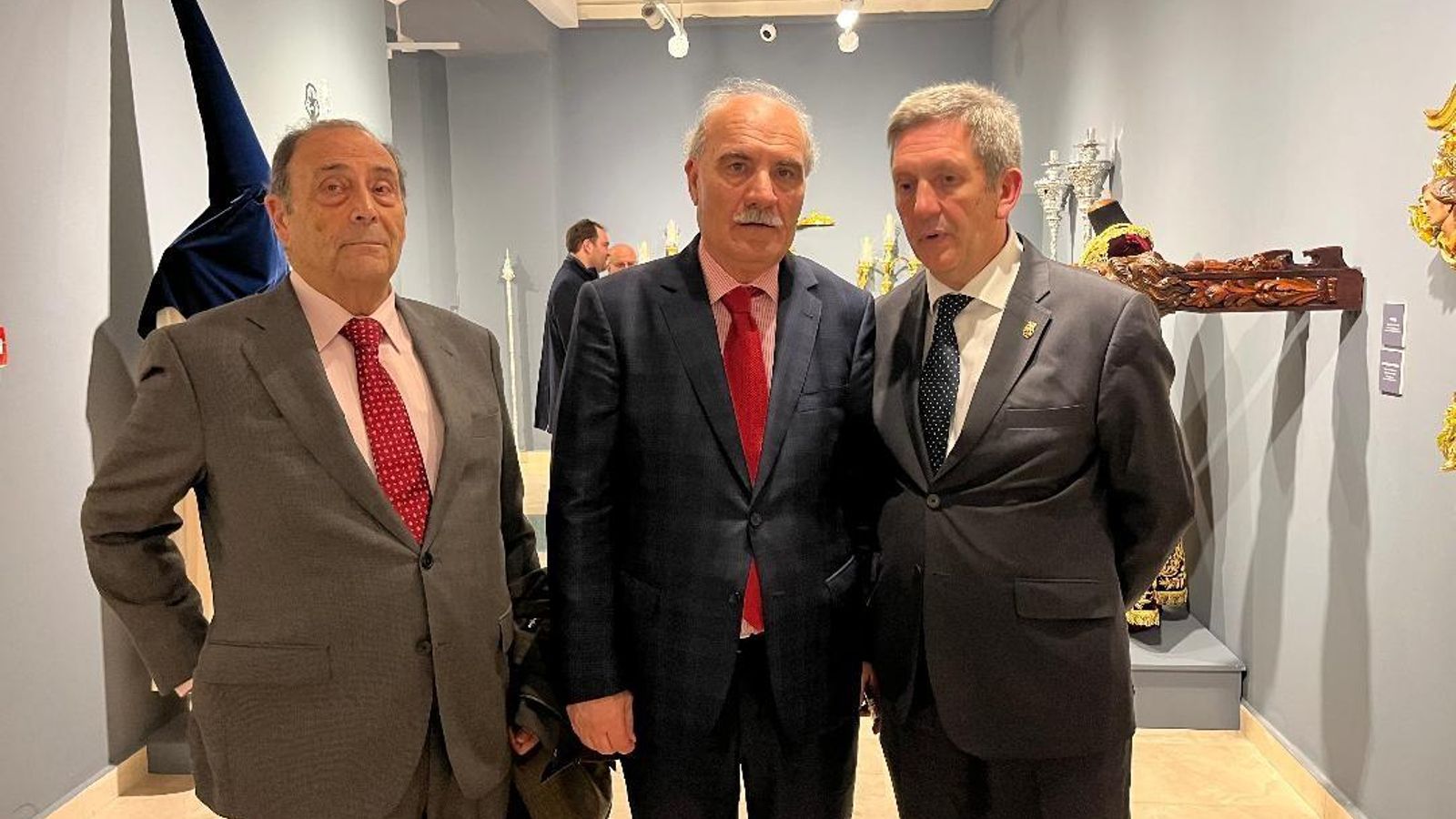 Francisco Muriel, Juan Carlos Jurado y Luis Benítez, durante la inauguración de la exposición.