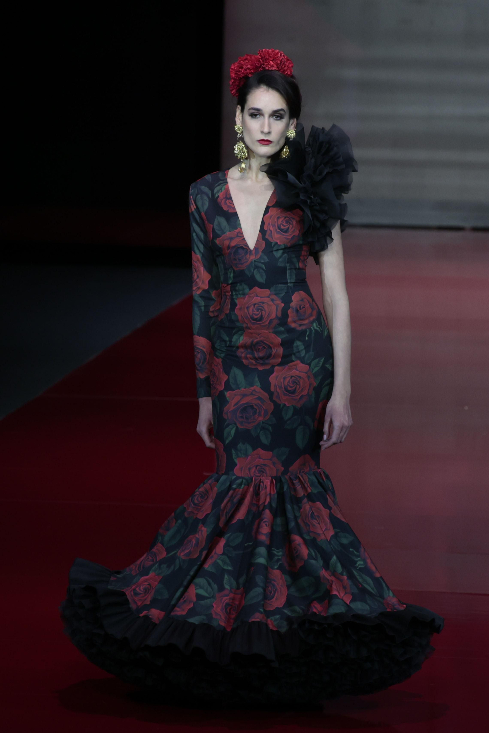 El desfile de Rosa Pedroche en SIMOF 2022, todas las fotos