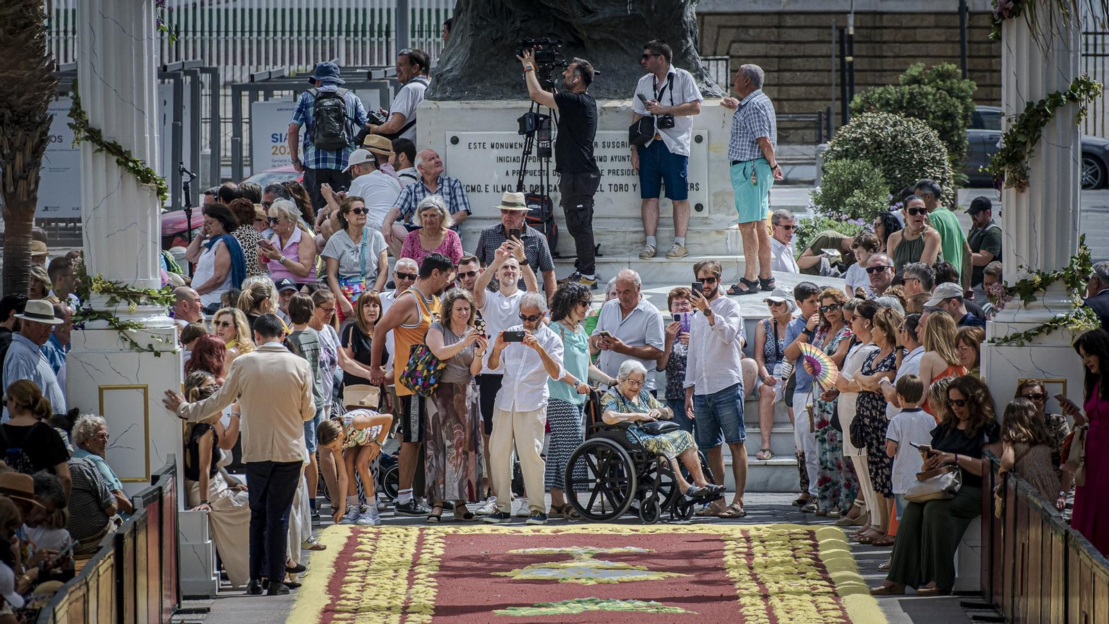 Búscate entre las imágenes del Domingo de Corpus en Cádiz