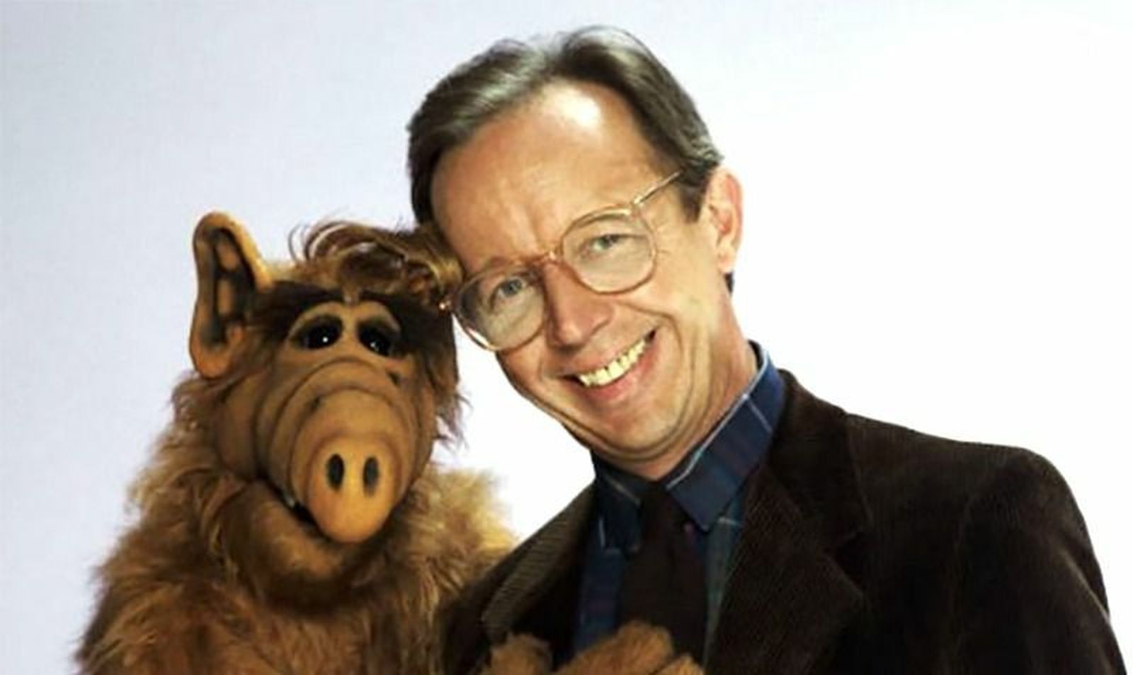 Max Wright junto a Alf