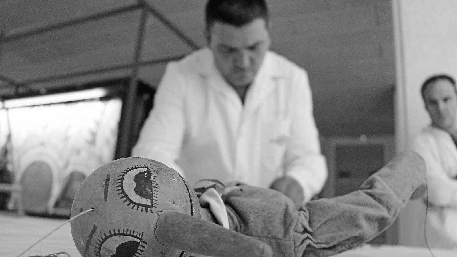 La marioneta Pinocho durante el proceso de intervención en el IAPH.