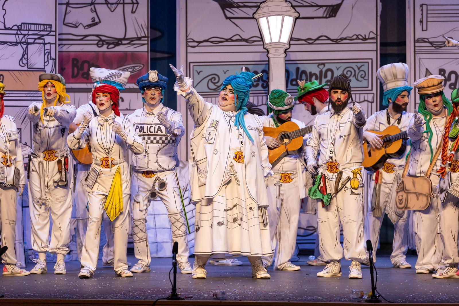 Imágenes de la actuación de la comparsa de Huelva "La Tinta Obrera" en el Carnaval Colombino