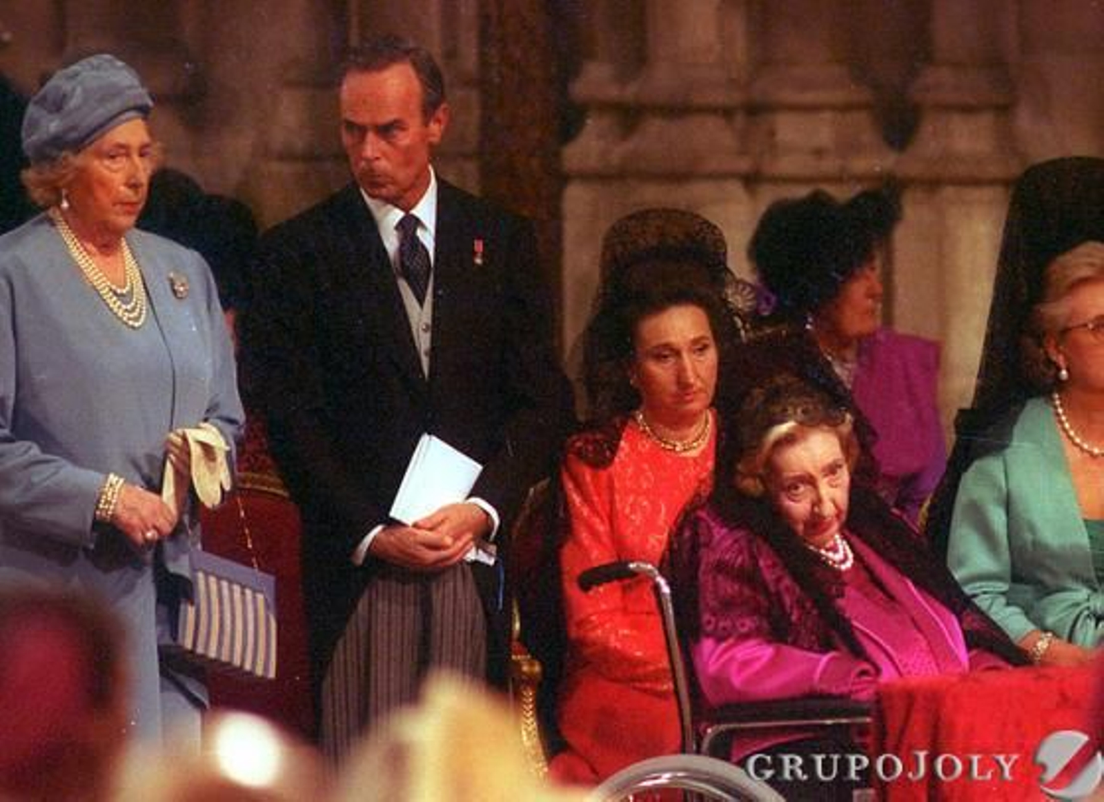 Doña María. La madre del Rey, en la boda de la infanta Elena, que se celebró en el altar mayor de la Catedral de Sevilla, el 18 de marzo de 1995.

Foto: D.S.