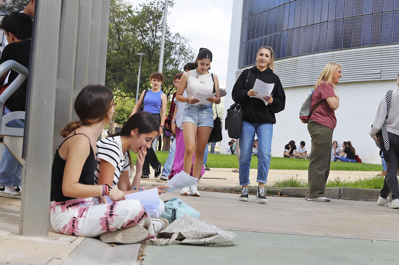 Imágenes del comienzo de las pruebas de evaluación para el acceso a la universidad en Huelva