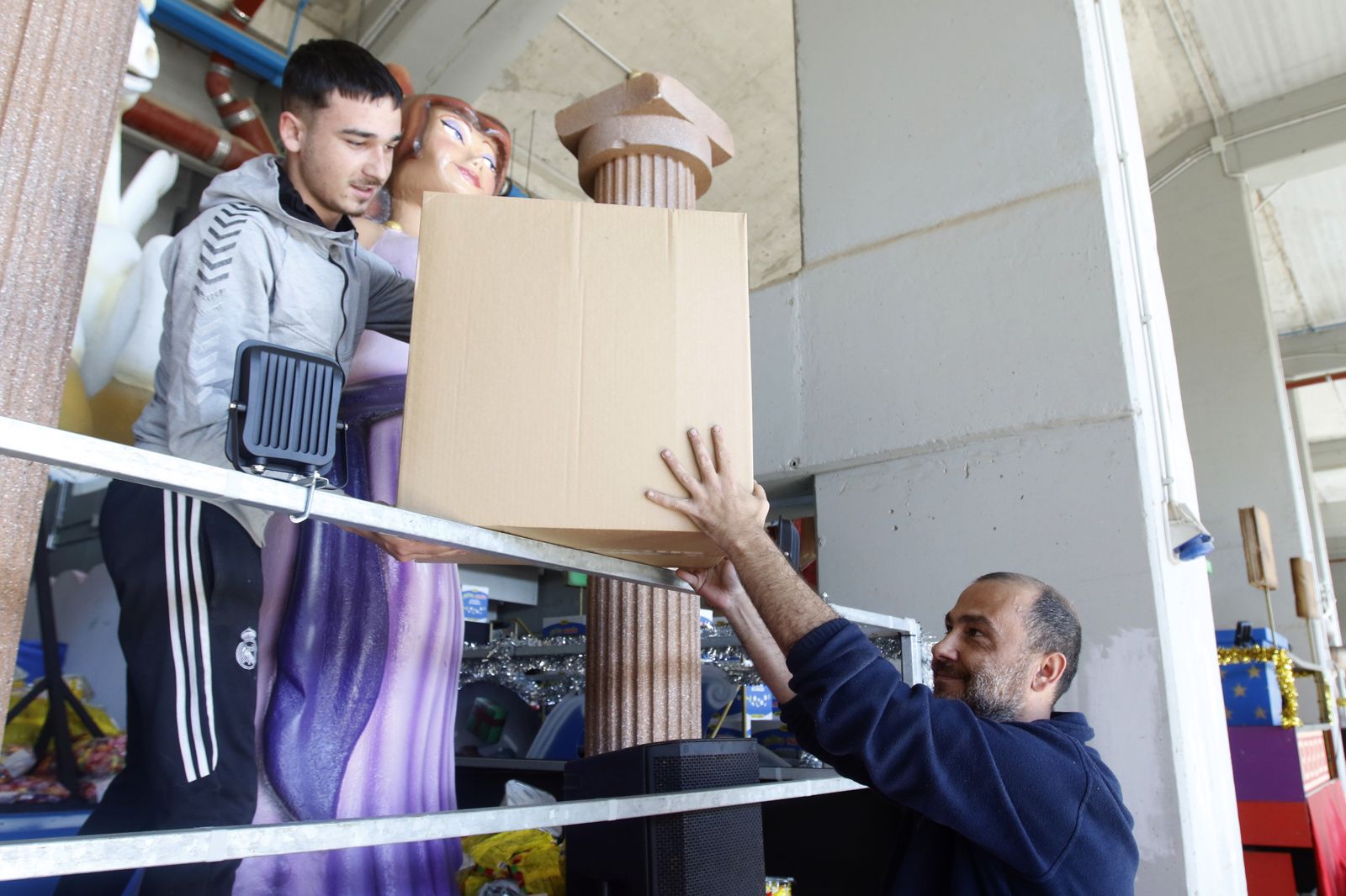 Los últimos preparativos de la Cabalgata de Reyes Magos de Córdoba, en imágenes