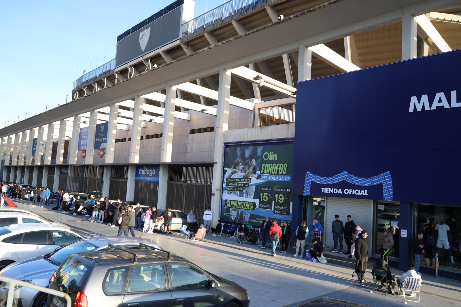Locura en la tienda de La Rosaleda por la nueva camiseta