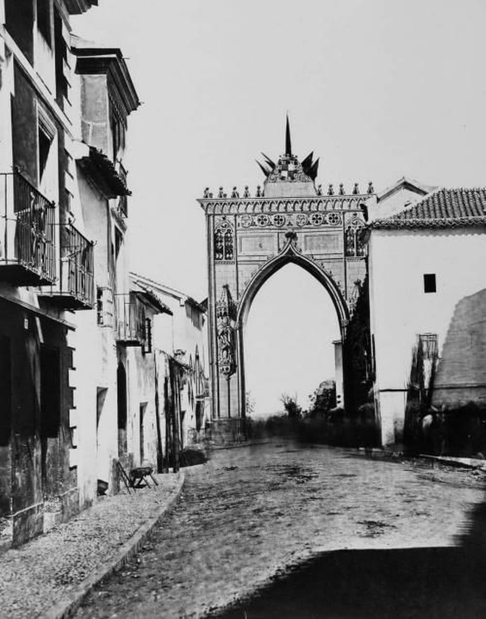 Arco neogótico levantado sobre la antigua Puerta Barrera con motivo de la visita de Isabel II