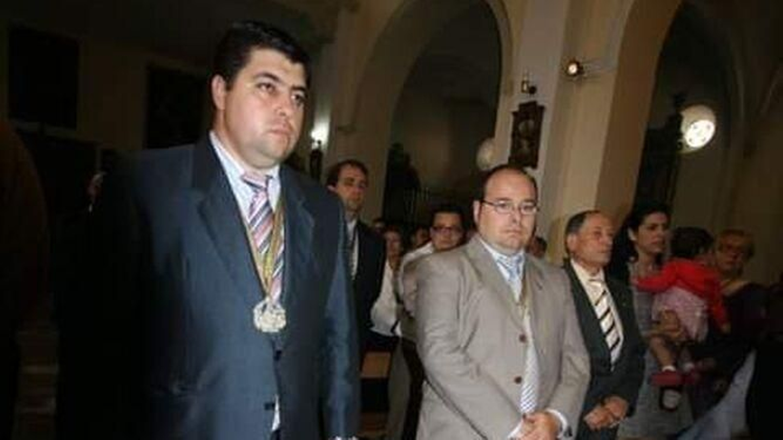 Juan José Caballero Ramos (en primer plano), durante un acto religioso.