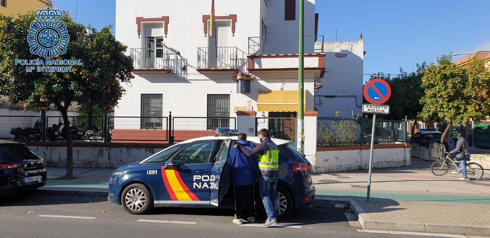 Dos detenidos en Sevilla por secuestrar a un joven  y robarle el coche de su padre