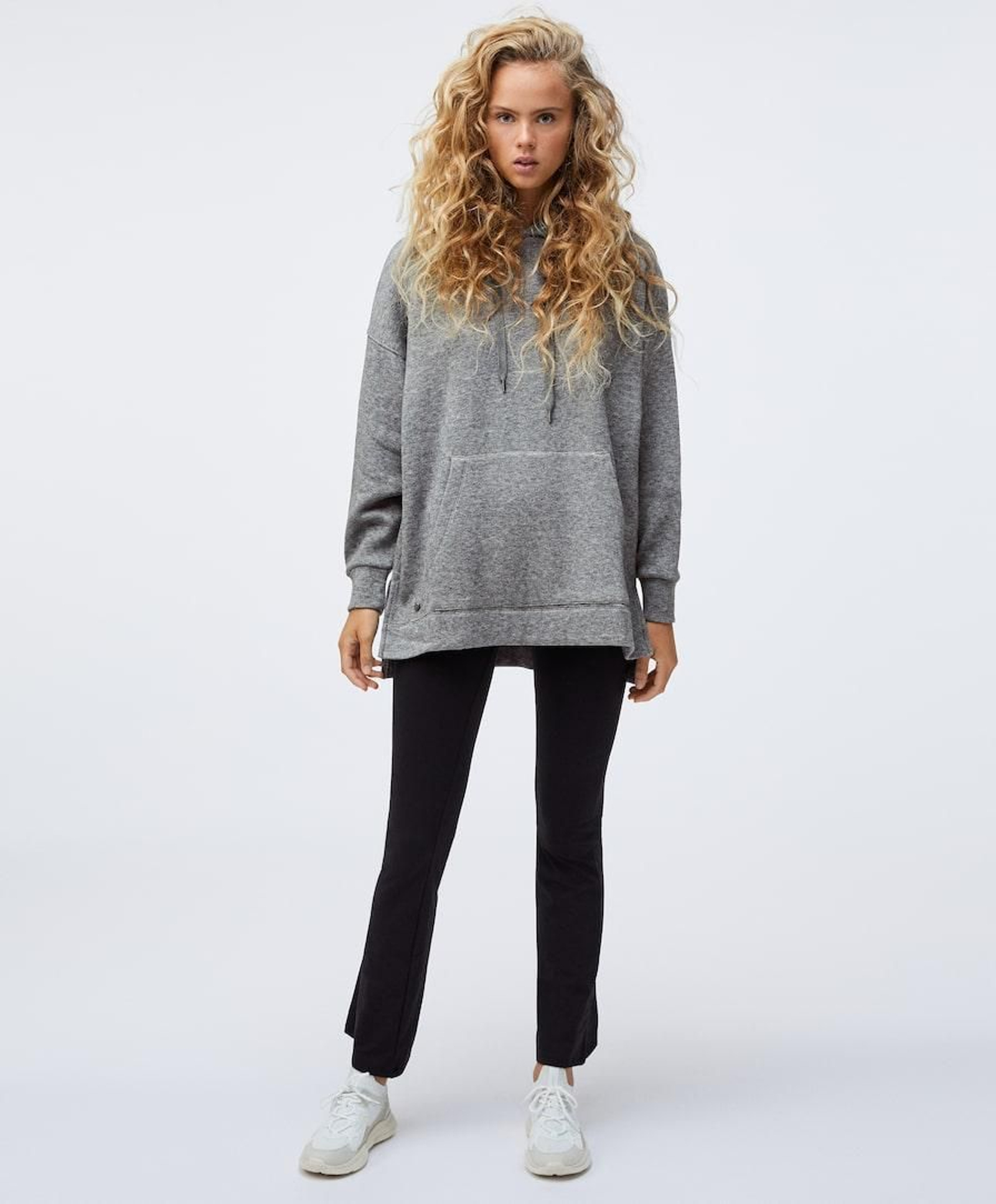 Sudadera gris de Oysho (35,99 euros)