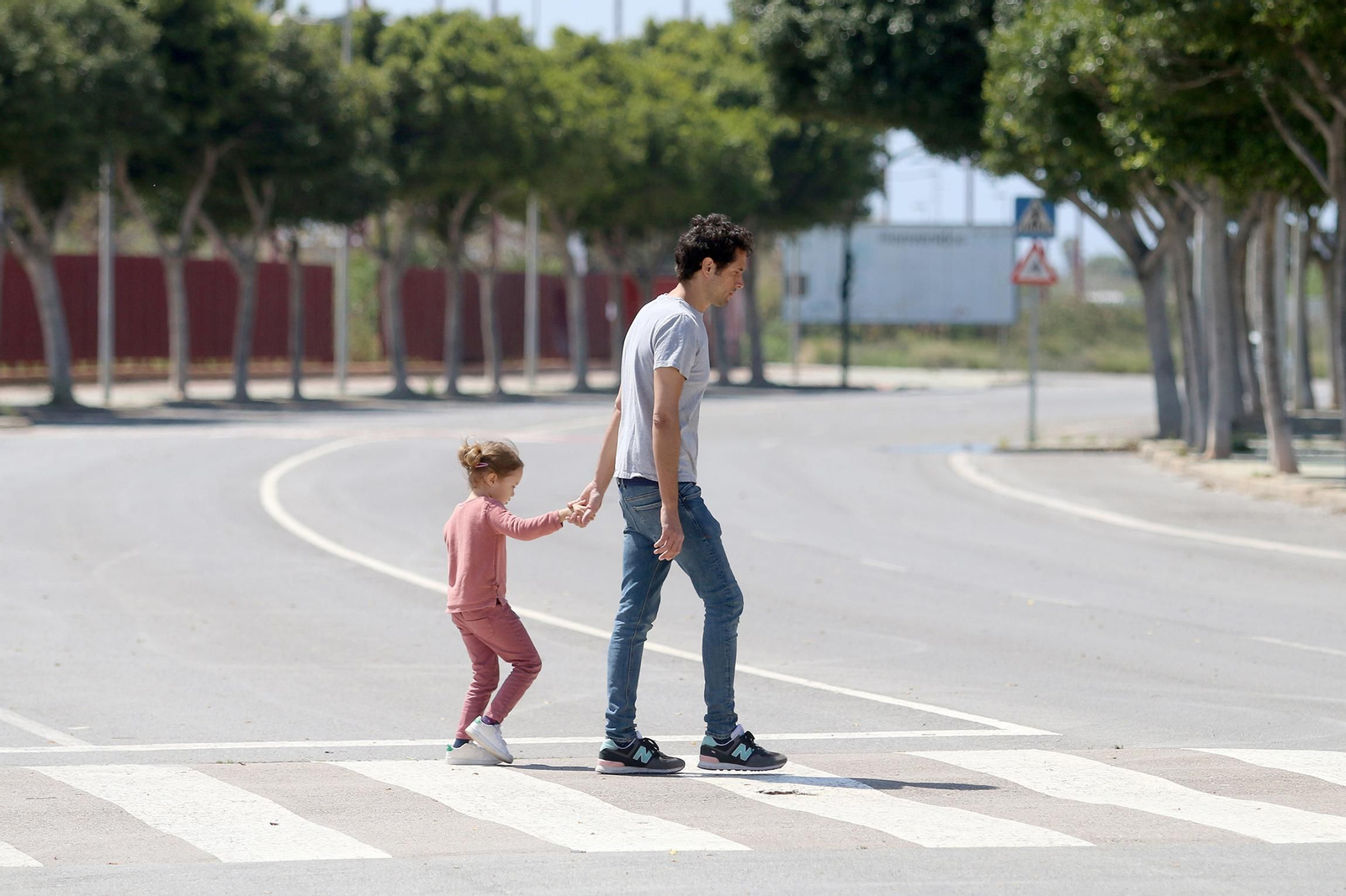 Fotogalería Los niños salen a la calle tras 43 días de confinamiento por coronavirus