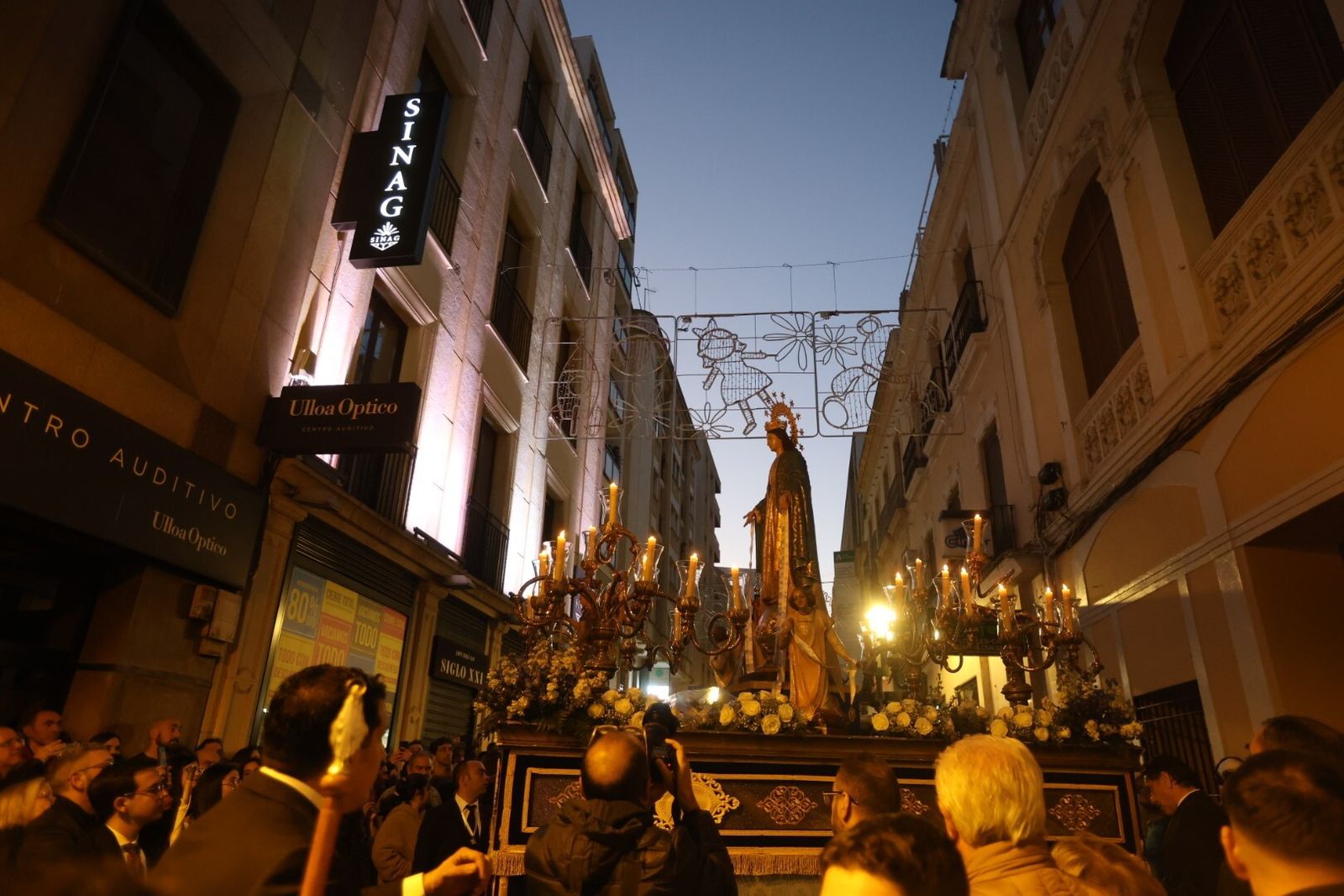 La procesión de la Virgen de la Milagrosa de Córdoba, en imágenes