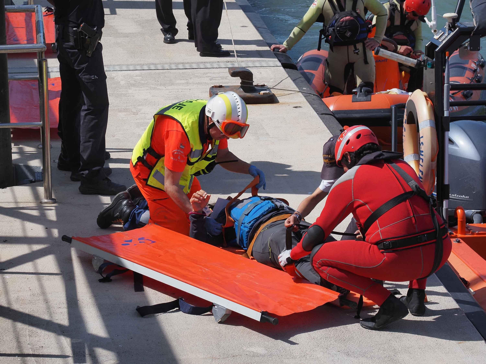 Las mejores imágenes del choque entre un ferry y un pesquero en medio del Guadiana