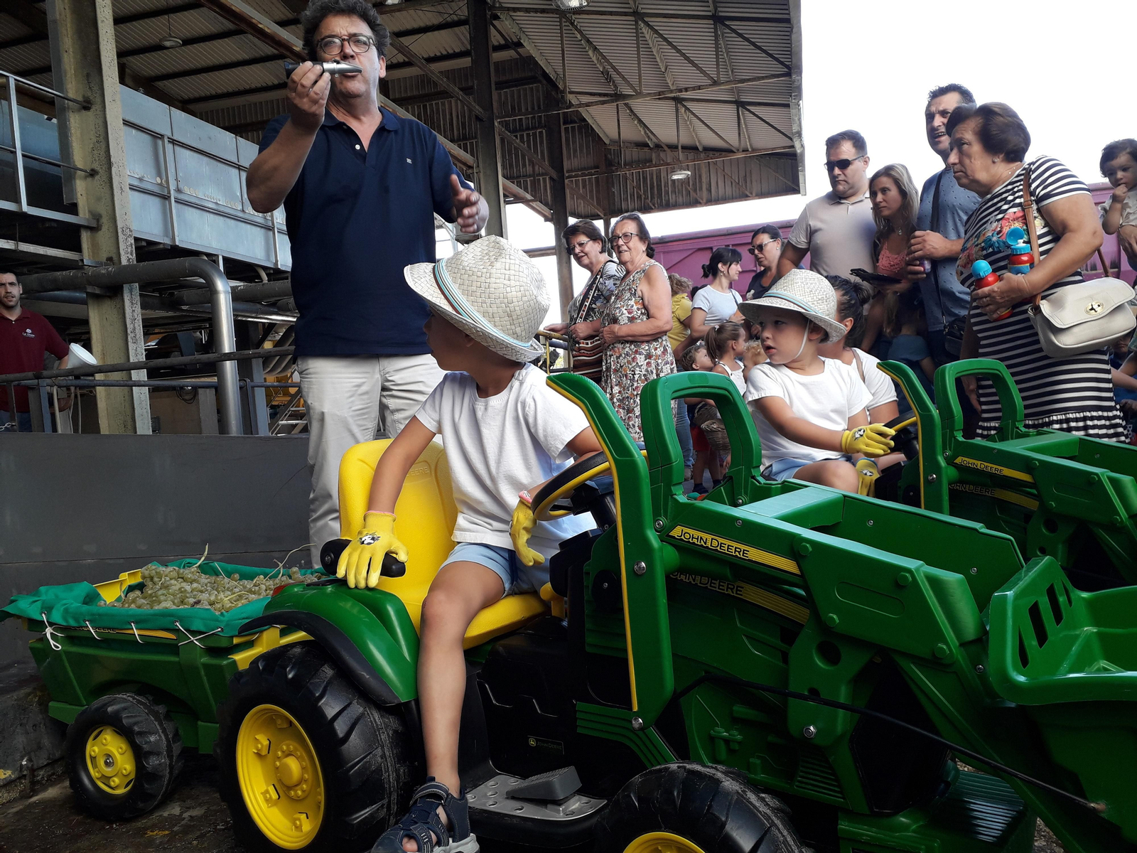 La primera vendimia infantil de Montilla, en imágenes