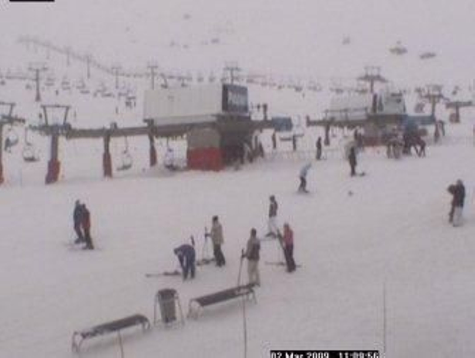 Dos heridos graves entre los 18 afectados por la caída de un telesilla en Sierra Nevada