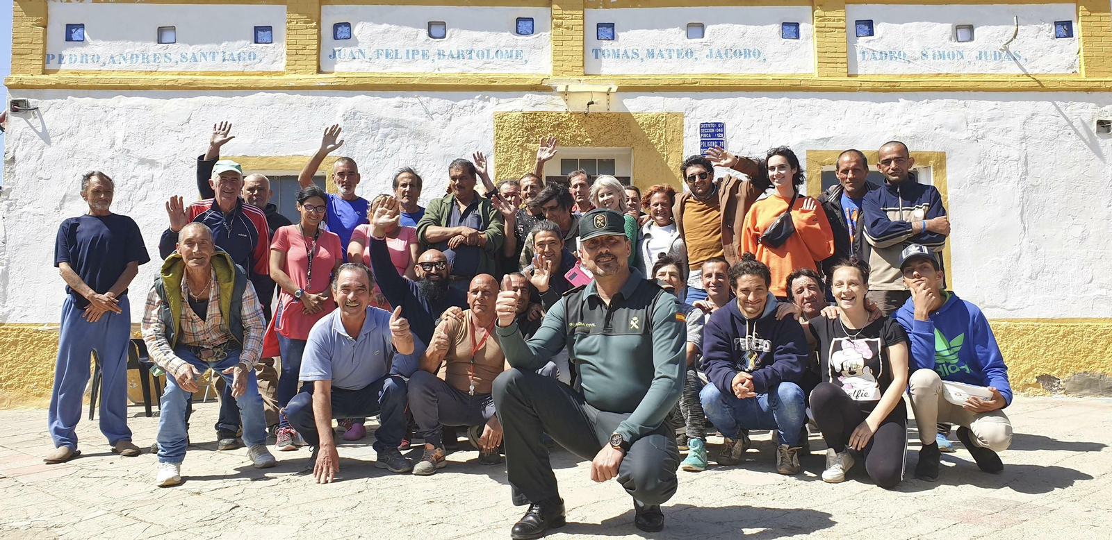 Las fotos del guardia civil gitano recorriendo La Palmilla