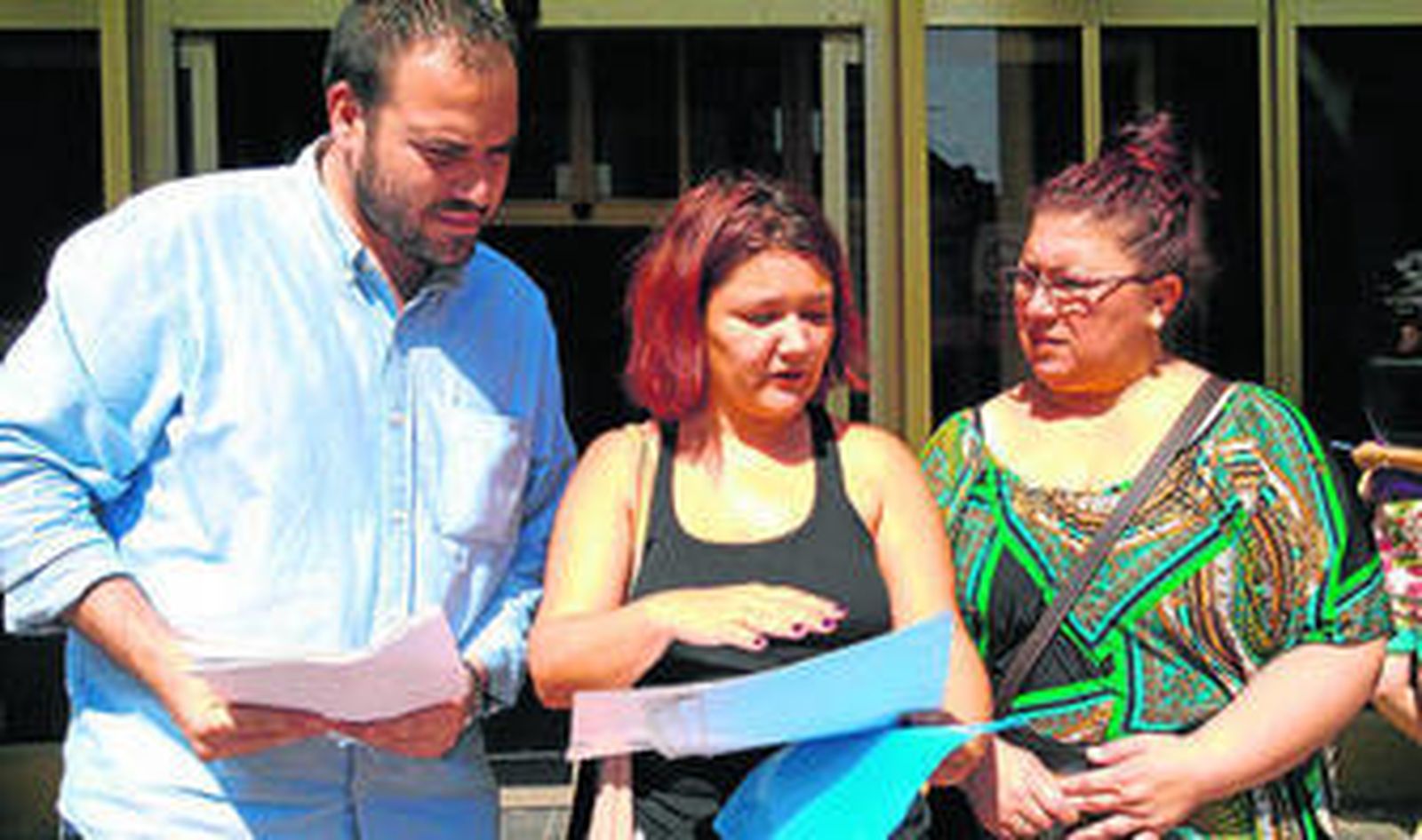 Florido, ayer con miembros de la asociación Fraternidad de Alcolea.