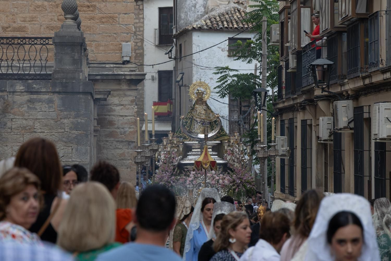 Así ha procesionado la Virgen de la Capilla por Jaén en su día grande.