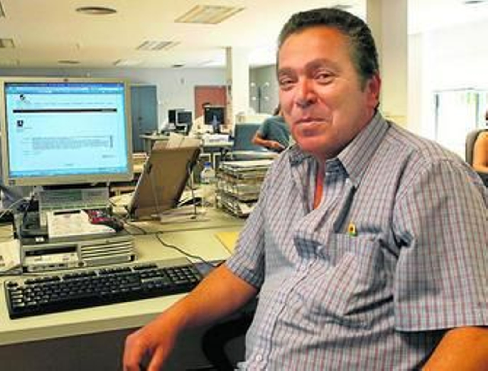 José Luis López Peña, más conocido como Güito, en la redacción de 'Huelva Información'.