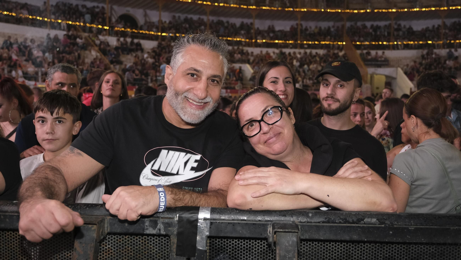 El concierto de Melendi llena de fans la Plaza de Toros de Almería, en imágenes