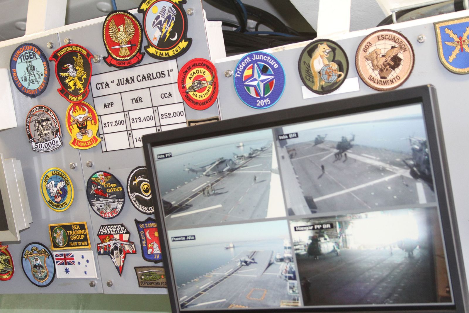 Imágenes de las primeras horas del portaaviones "Juan Carlos I" en el puerto de Huelva, durante su visita este fin de semana