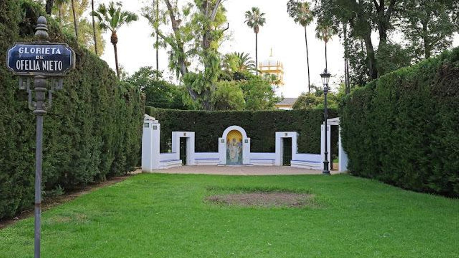 Así era la vegetación que rodeaba la Glorieta de Ofelia Nieto antes del incendio.