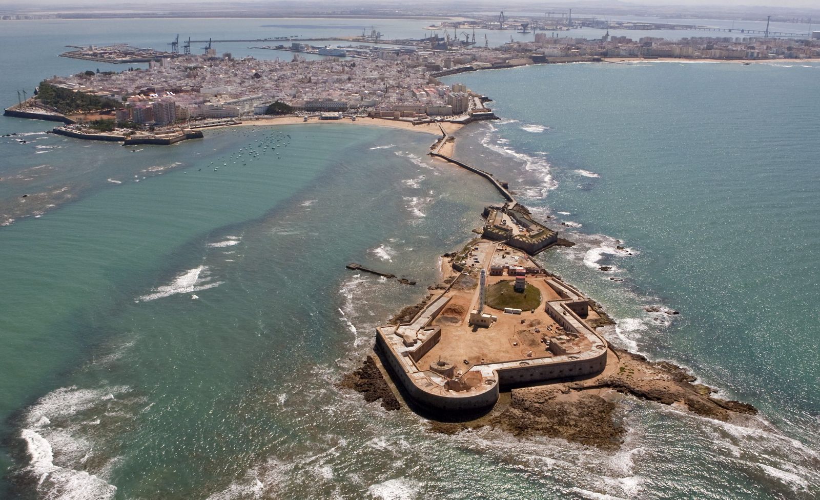 Vista aérea del castillo de San Sebastián de Cádiz