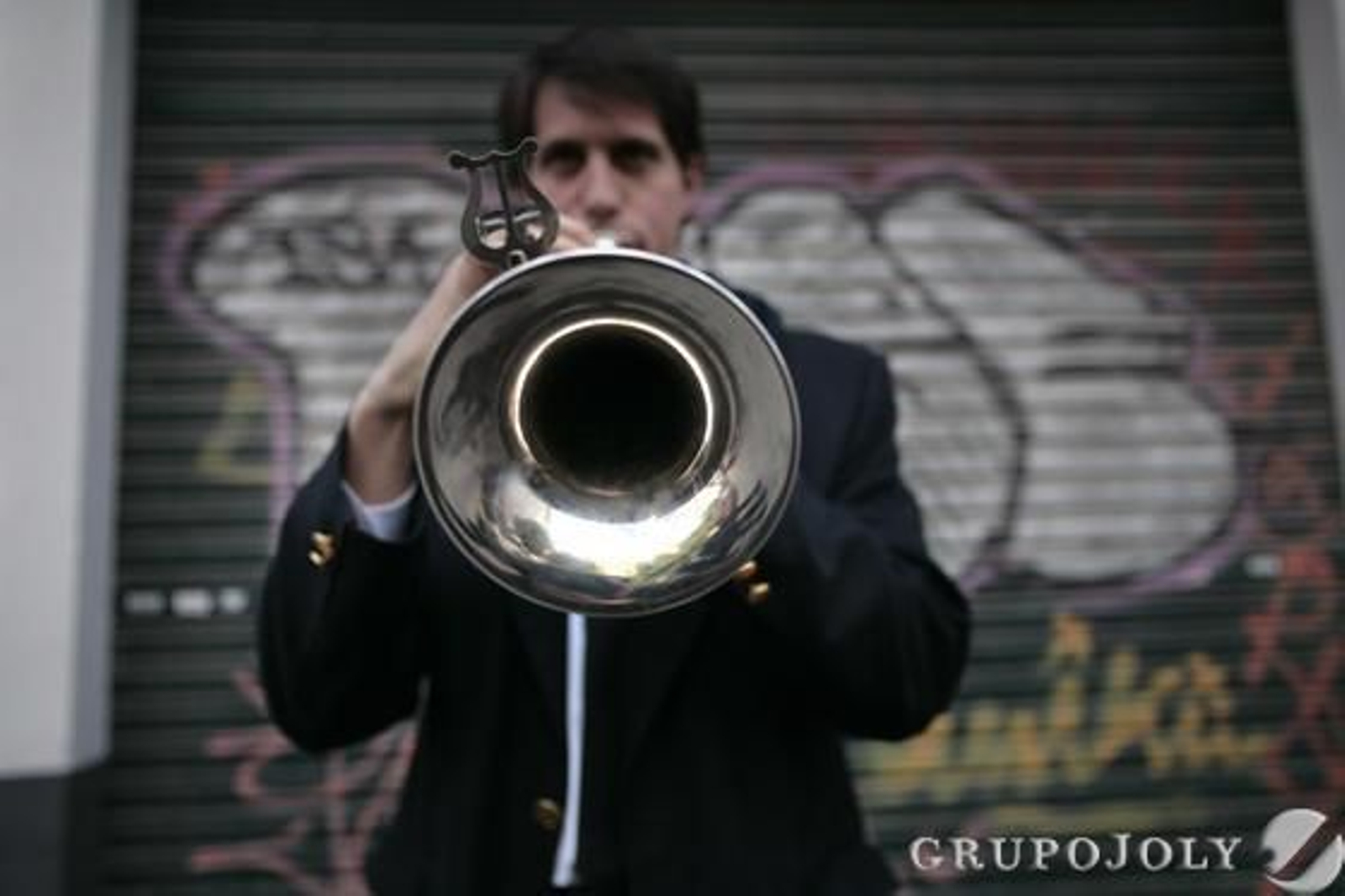 Un músico que acompaña a la hermandad.

Foto: Juan Carlos Muñoz