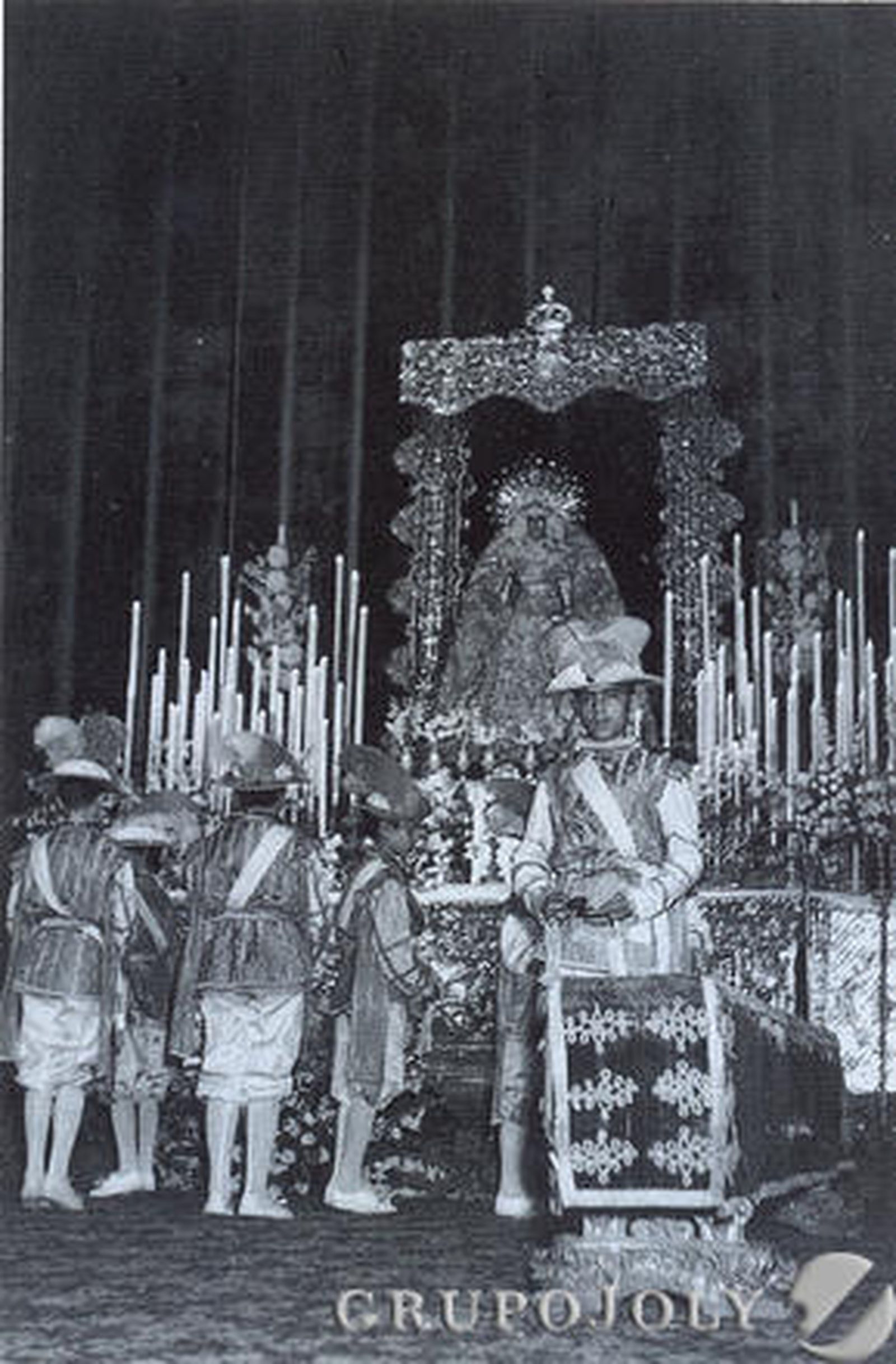 Los seises durante el triduo de la coronación.