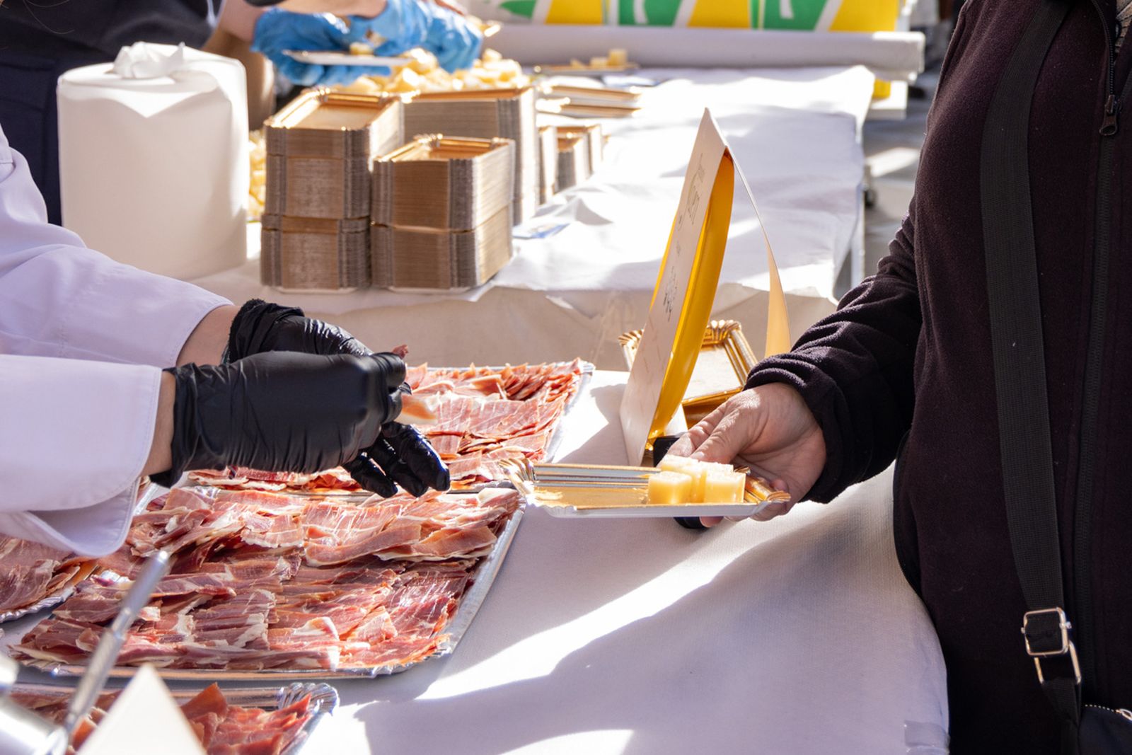Izado de la Bandera de Andalucía y en un desayuno molinero en Jaén