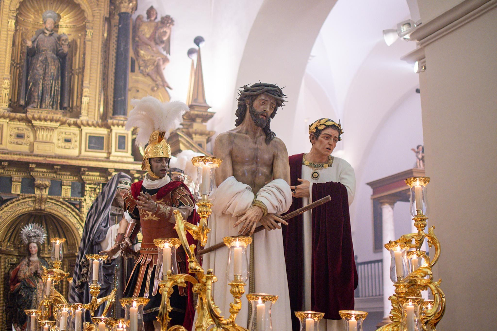 Domingo de Ramos en Montilla: La Juventud se queda en casa por la lluvia, en imágenes