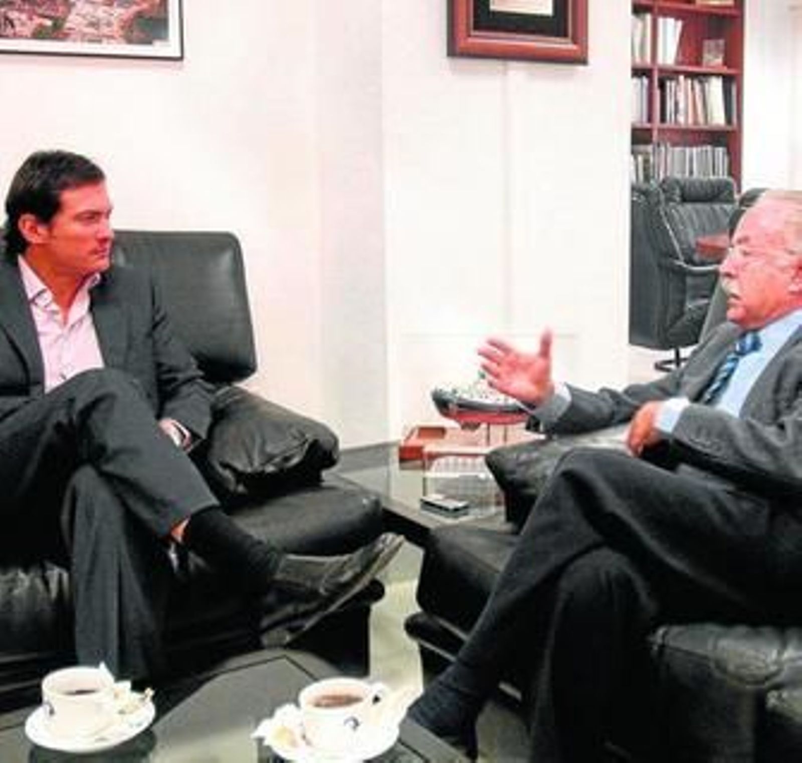 Diego Sánchez Rull y Manuel Morón, durante su primer encuentro institucional en la APBA, ayer.