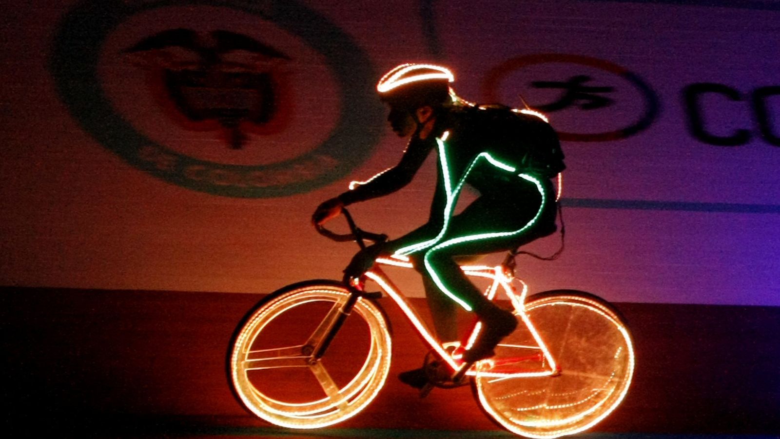 Georges Claude inventó las luces de neón.