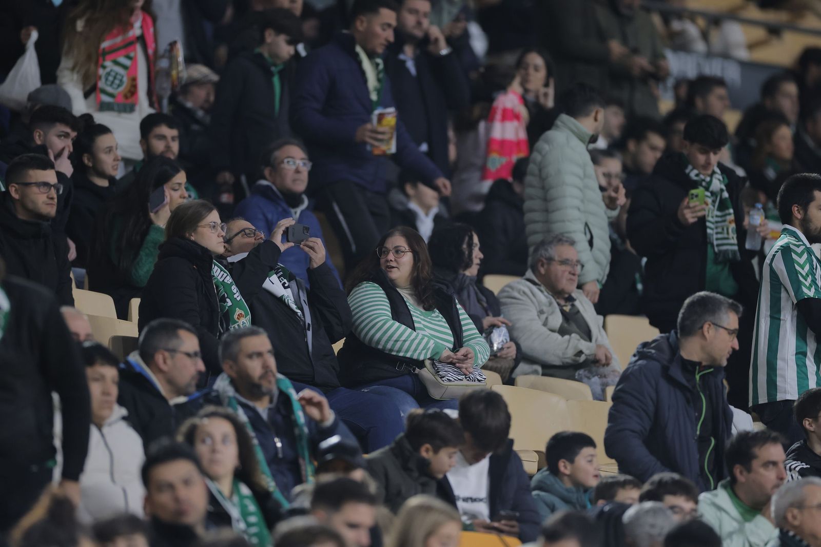 Búscate en las fotos del Betis - Elche