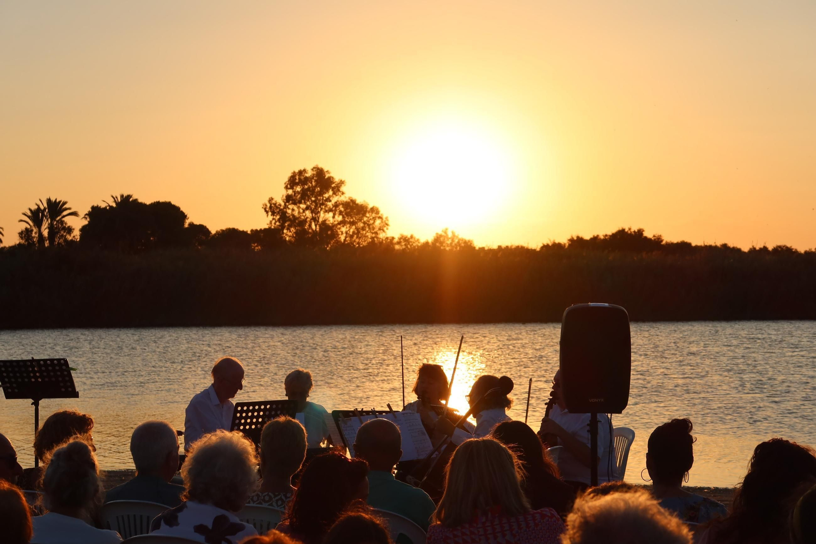 Momento del atardecer en la Laguna de Puerto Rey