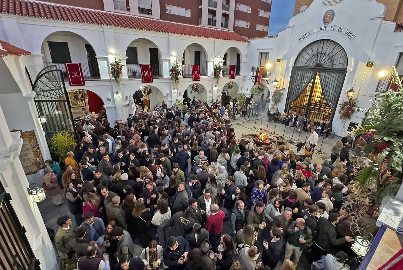 Imágenes de la Zambomba en la Hermandad del Rocío de Huelva