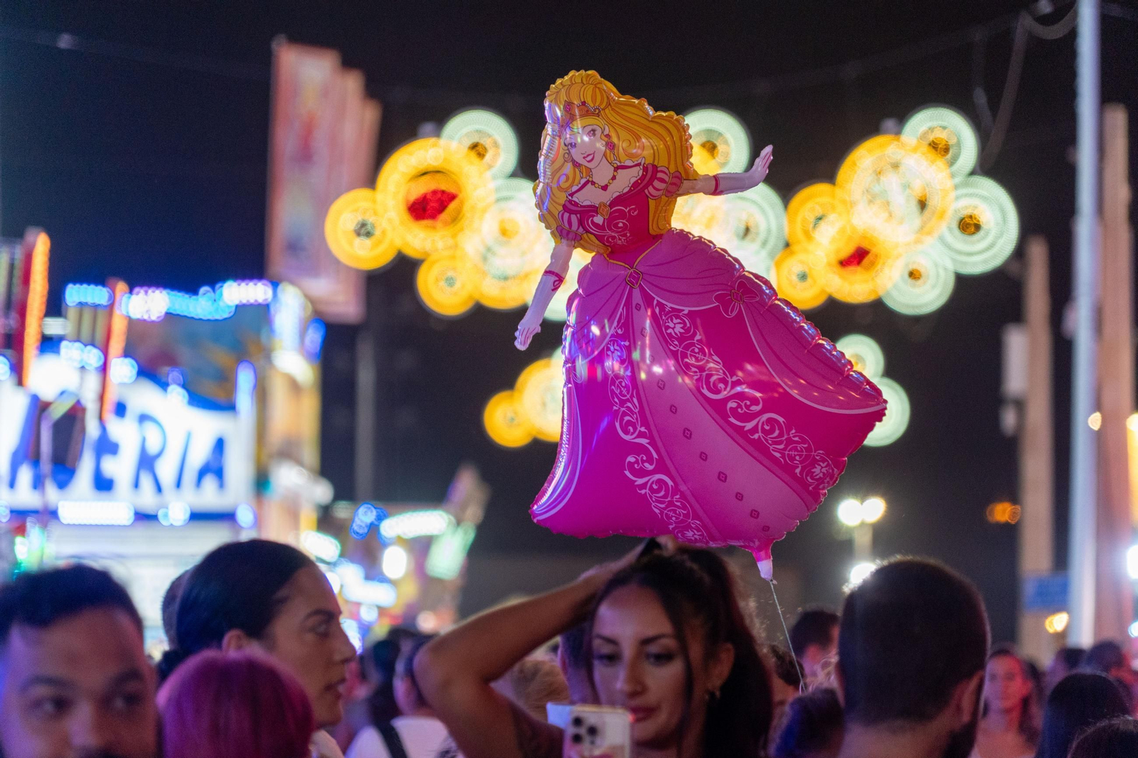 Colombinas 2025: Imágenes del ambiente el primer día de las Fiestas Colombinas