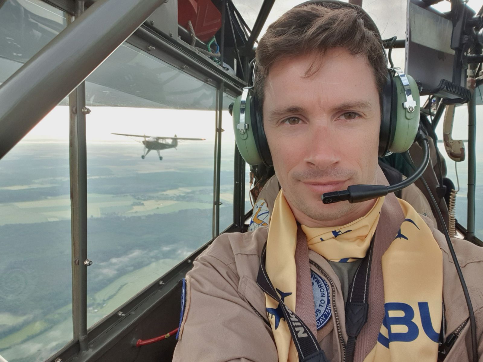 José Luis de Augusto Gil, en pleno vuelo con un avión adaptado.