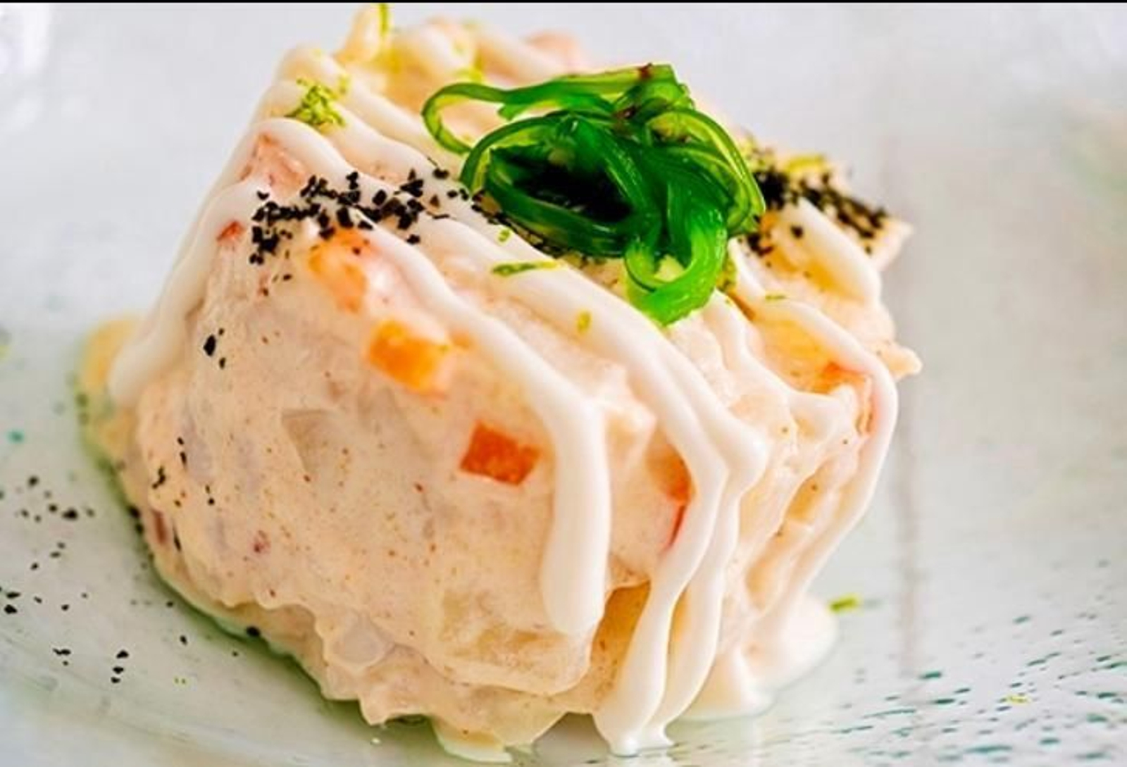 Ensaladilla de gambón y caviar de erizo en Decuchareo28