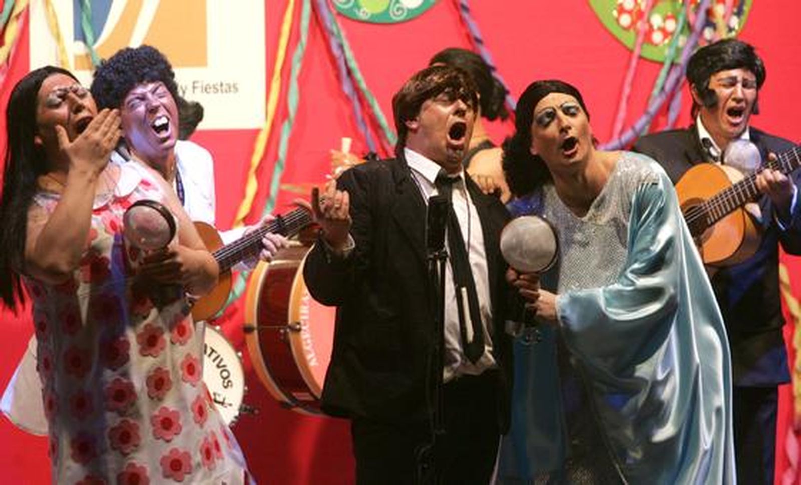 Comparsa tarifeña 'Todo a un euro'

Foto: José María Quiñones